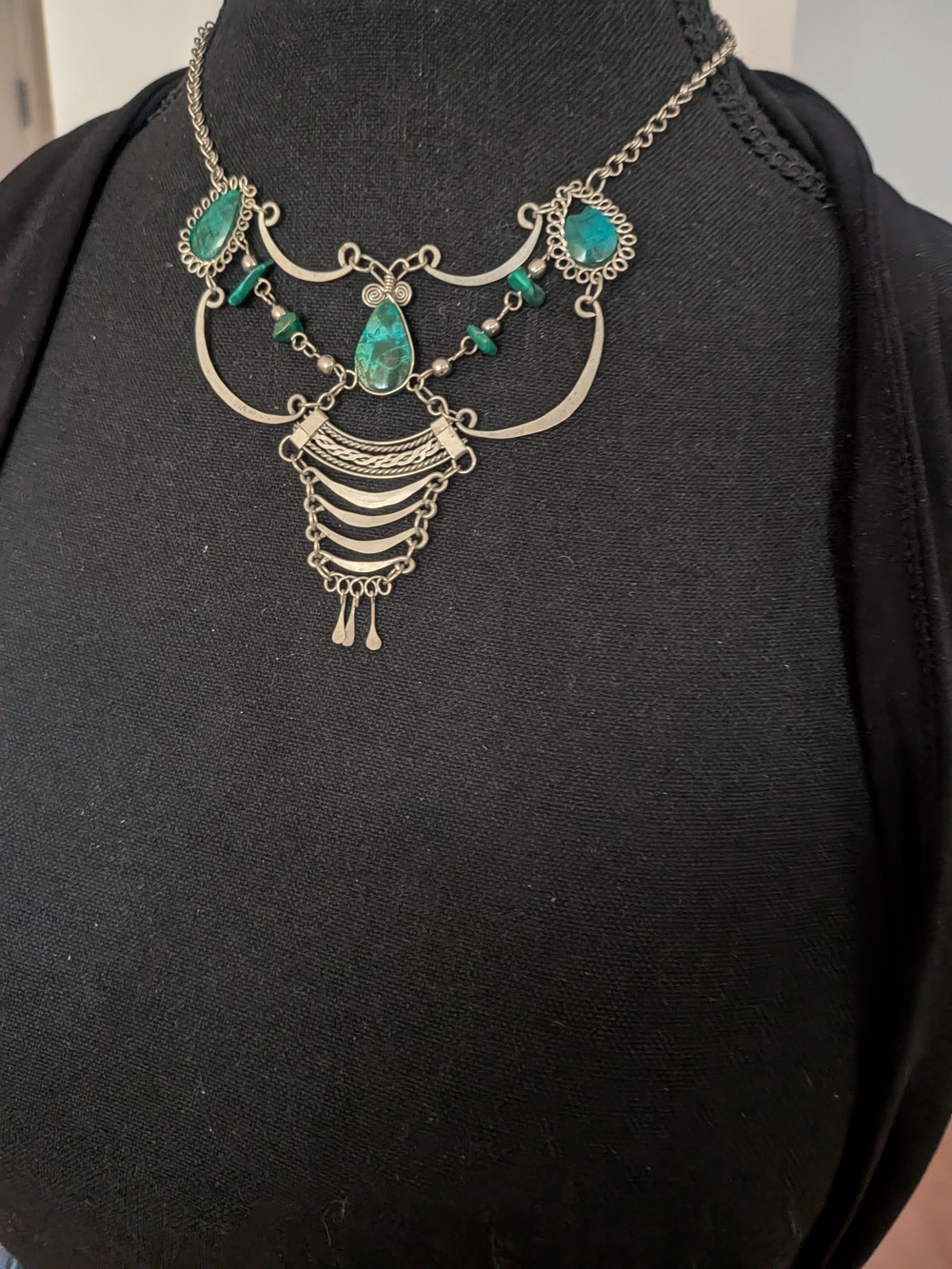 Vintage Festival Boho Teardrop Pendant Necklace with Green Stone Accents